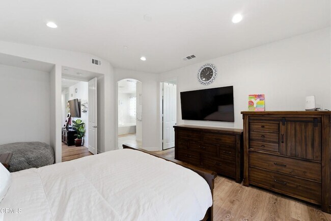 Building Photo - 2406 Nicklaus St