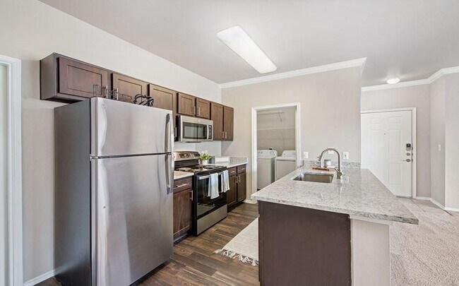 Building Photo - 1500 Lawnmont Dr