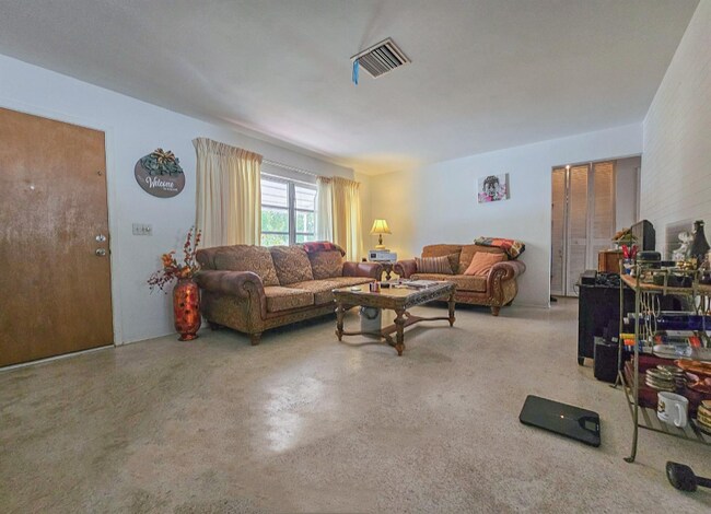 Building Photo - 2066 High Ridge Dr