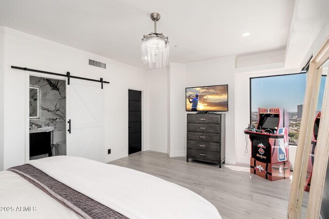 Building Photo - 1040 E Osborn Rd