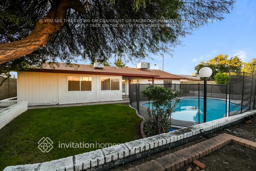 Building Photo - 1209 S Hall