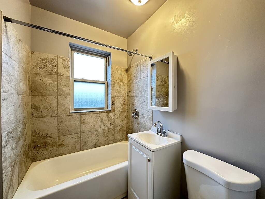 Building Photo - 4029.5 W Melrose St