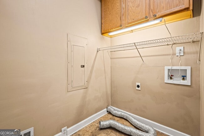 Building Photo - 4000 Hogans Mill Ln