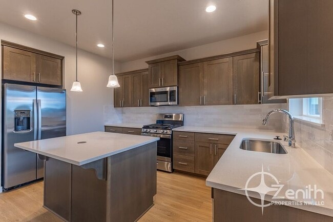 Building Photo - 124 S 88th Dr