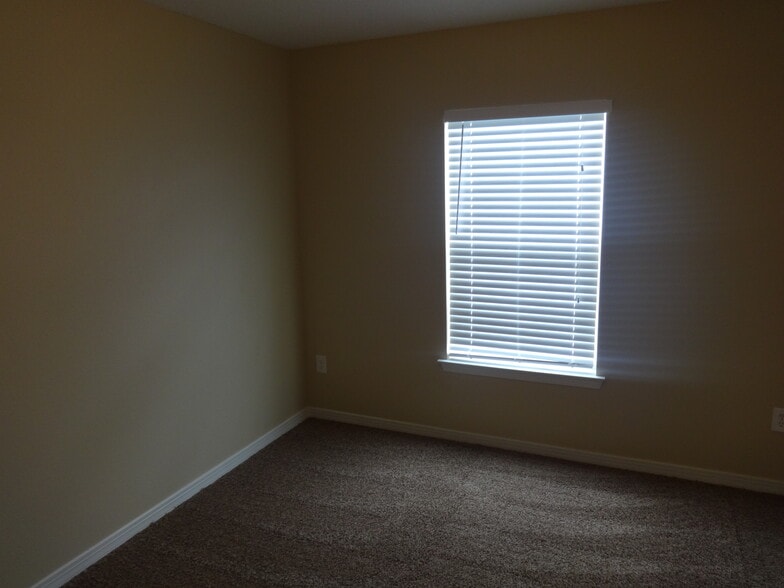 Building Photo - 7652 Vandalay Dr