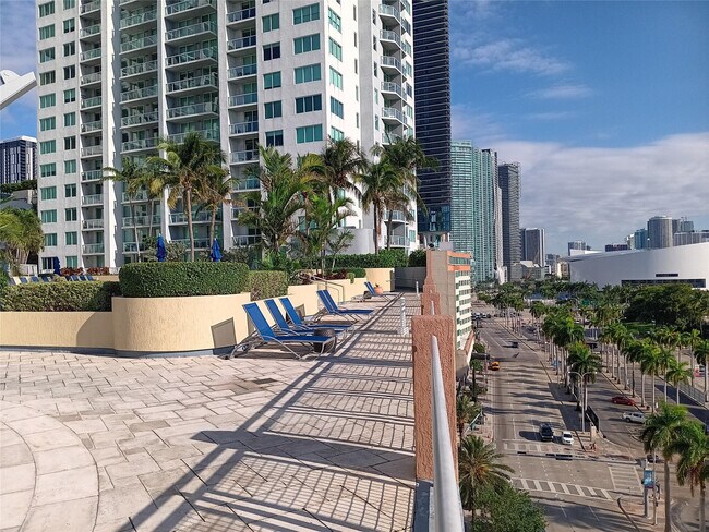 Building Photo - 253 NE 2nd St