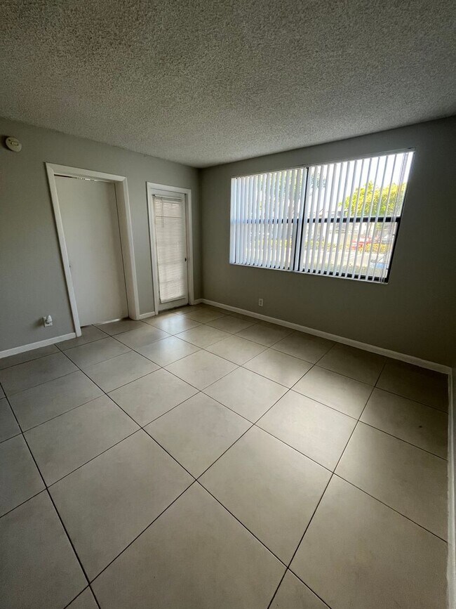 Building Photo - ONE BEDROOM ONE BATHROOM! WATERFRONT COMMU...