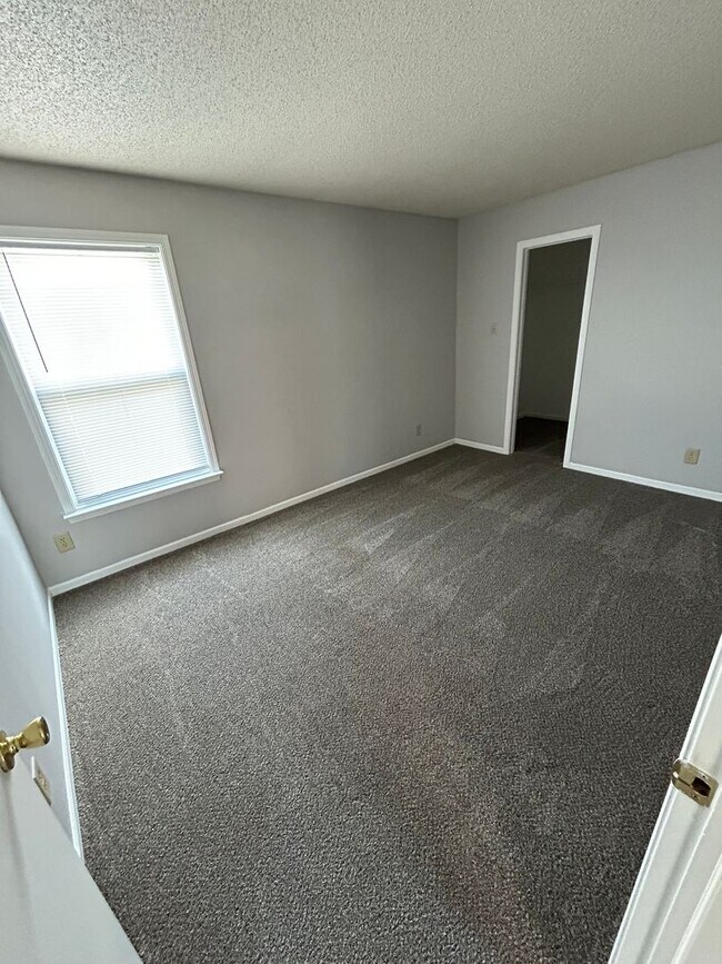 Building Photo - Franklin IN - 3 BR home