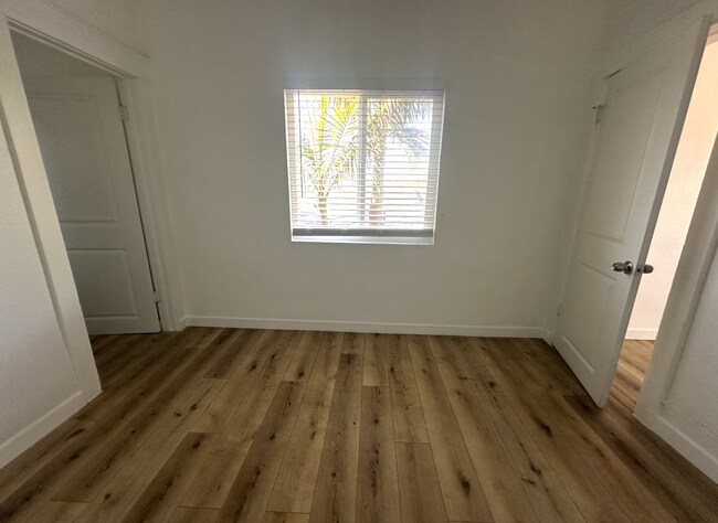 Building Photo - Charming 1 Bed 1 Bath Unit - Move in Speci...