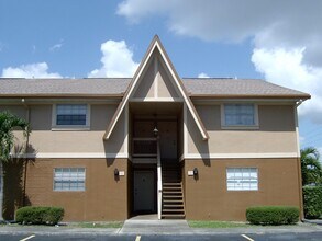 Building Photo - 133 Bristol Ct