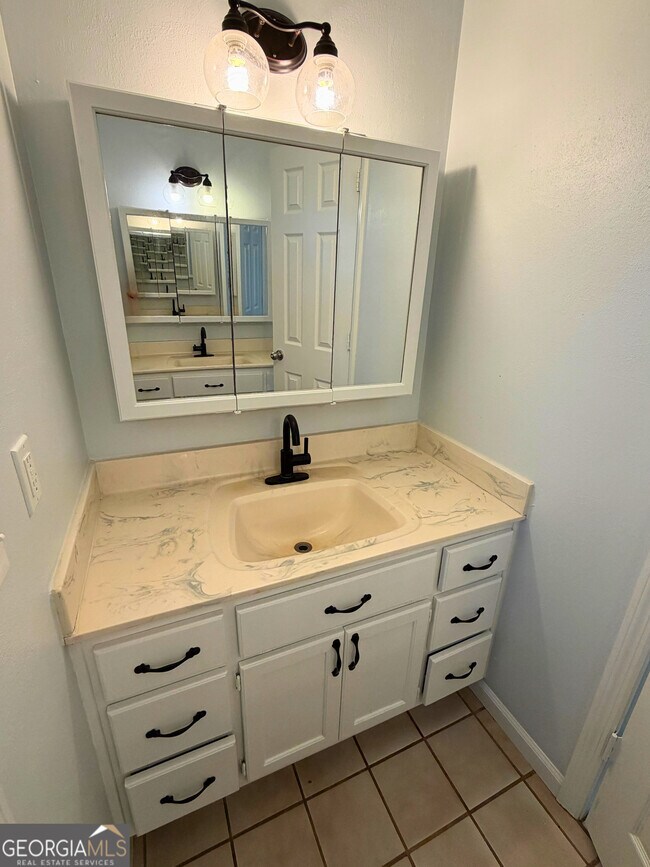 Building Photo - 292 Alexanders Ct