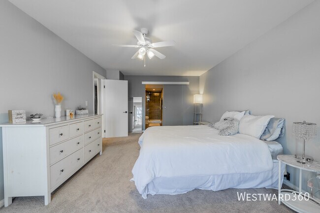 Building Photo - 5601 Carriage Way Dr