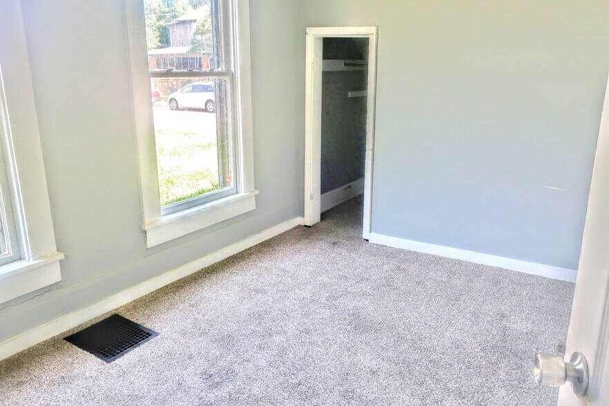 Building Photo - 306 E North St