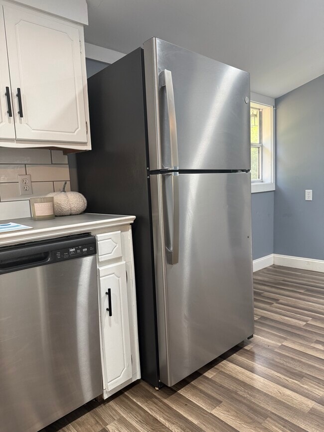 Building Photo - 119 S Mcsweyn Pl