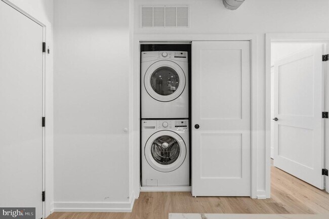 Building Photo - 203 S 13th St