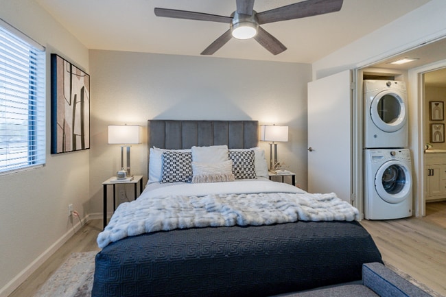 Building Photo - 4901 S Calle Los Cerros Dr