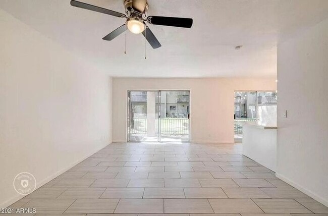 Building Photo - MOVE IN SPECIALS!! Stunning 3 bedroom, 2.5 bathroom Townhome in Mesa, AZ.