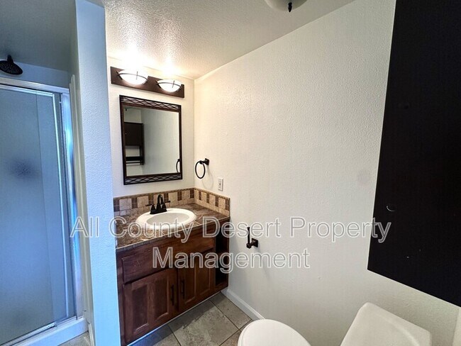 Building Photo - 5300 E Waverly Dr