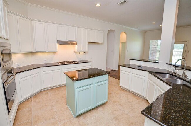 Building Photo - 7706 Bayou Green Ln