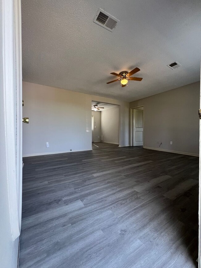 Building Photo - 33 Co Rd 398