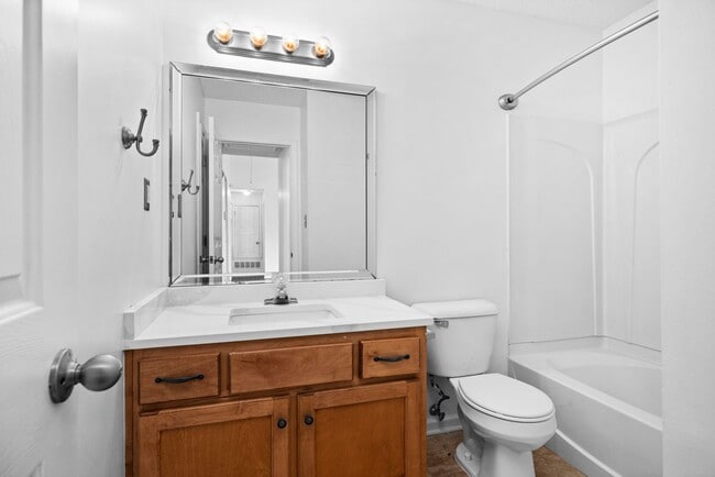 Building Photo - Updated 4bd 2 bath in Southaven