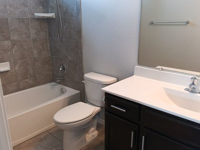 Building Photo - 5 Bedroom, 3 Bathroom Home! Schedule a Showing Today!