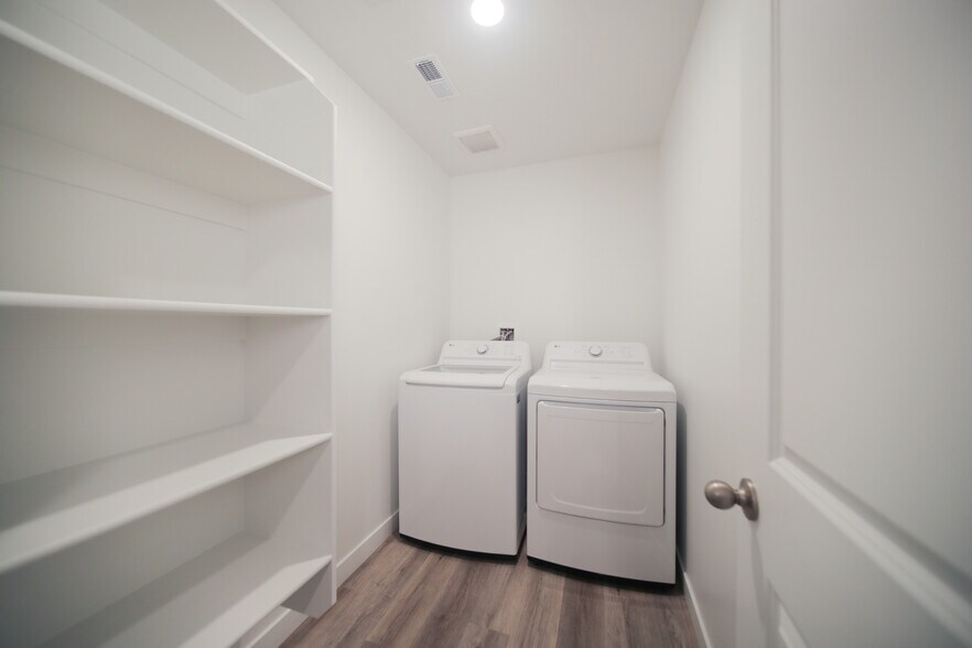 Building Photo - 1737 S Devils Garden Ln