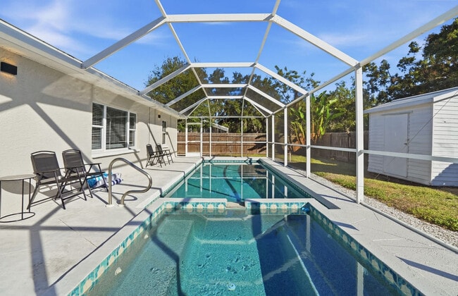 Building Photo - 3301 Woodmont Dr