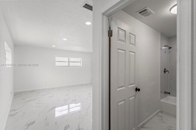 Building Photo - 988 NW 10th St