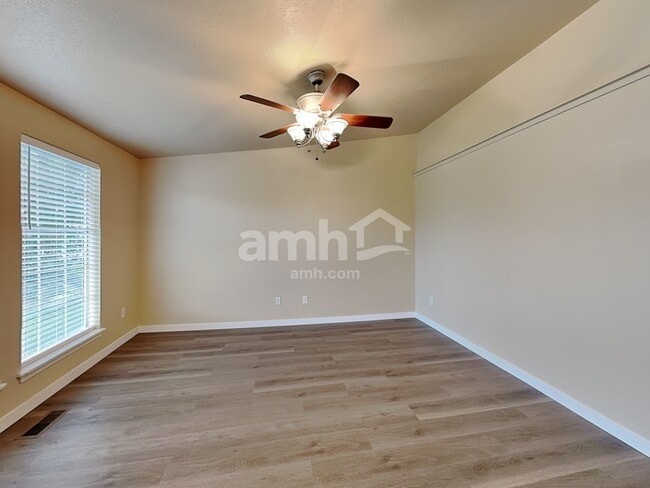 Building Photo - 1745 W McGlinchey St