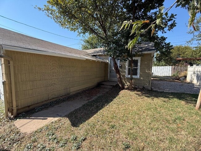 Primary Photo - 2102 Jones St