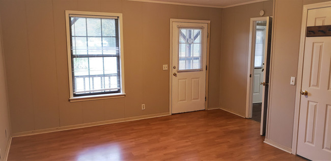 Building Photo - Willow Run Apartments