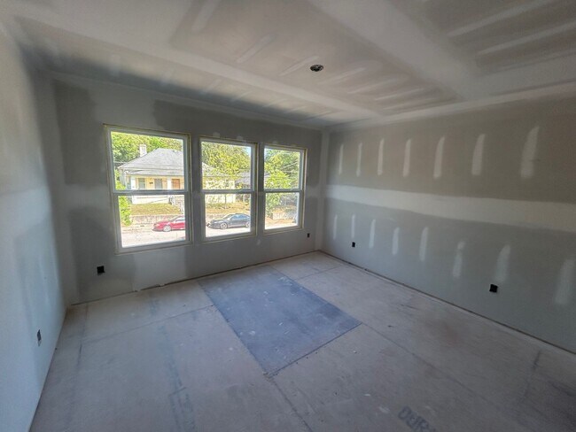 Building Photo - 1111 Tree Street