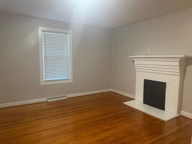 Building Photo - Large home for rent!