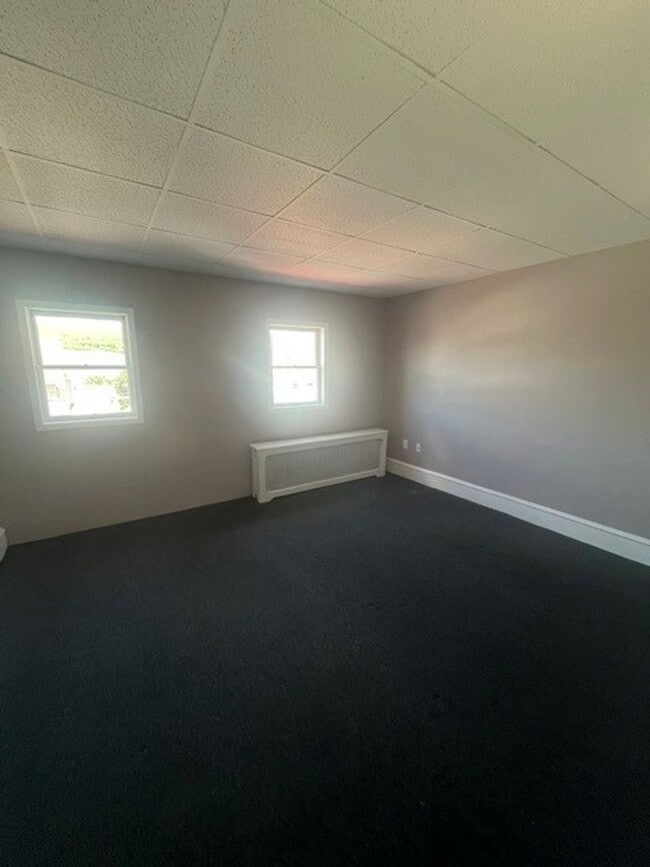 Building Photo - 4 Bedroom 1.5 Bath