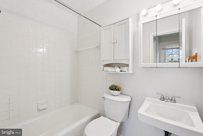 Building Photo - 5450 Lighthouse Ln