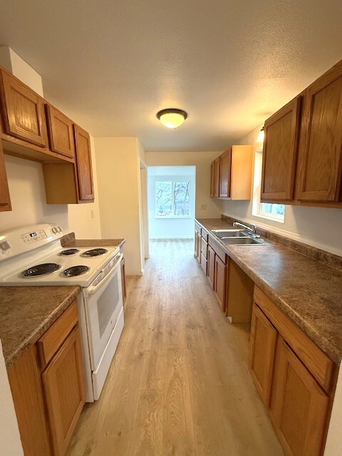 Building Photo - 1880 8th St SE