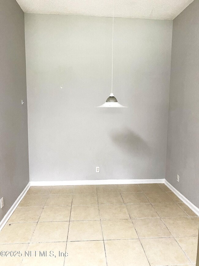 Building Photo - 12976 Chets Creek Dr S