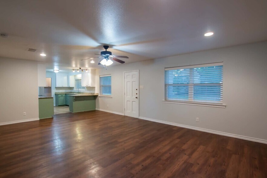Building Photo - 2110 Inwood Cir