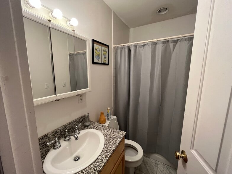 Building Photo - 1548 Tremont St