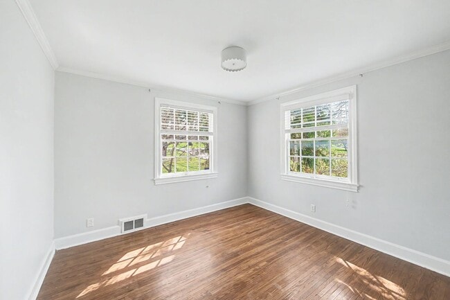 Building Photo - Beautiful 4BD/3.5BA home in the heart of Green Hills.