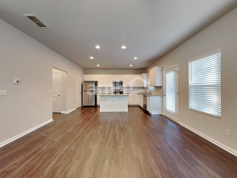 Building Photo - 218 Omega Ct