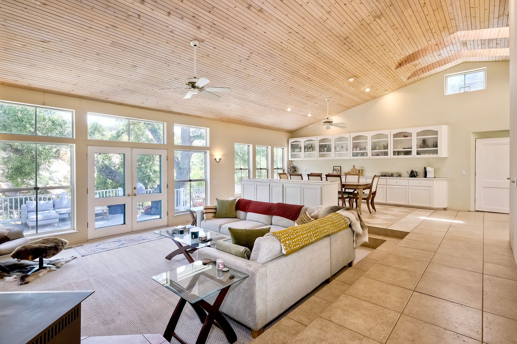Living room - 22242 Little Klondike Rd