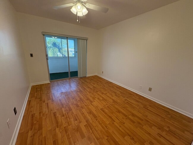 Building Photo - 230 Bedford E