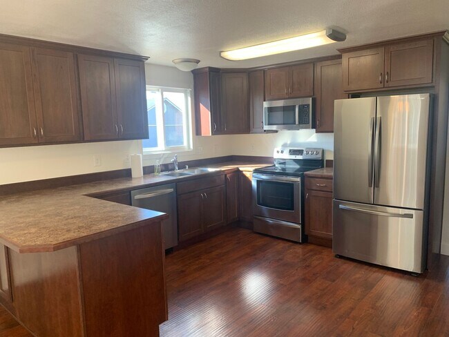 Building Photo - ***Newly Renovated Spacious and Bright 3 Bedroom Ranch Style House in North Image. All New Paint ...