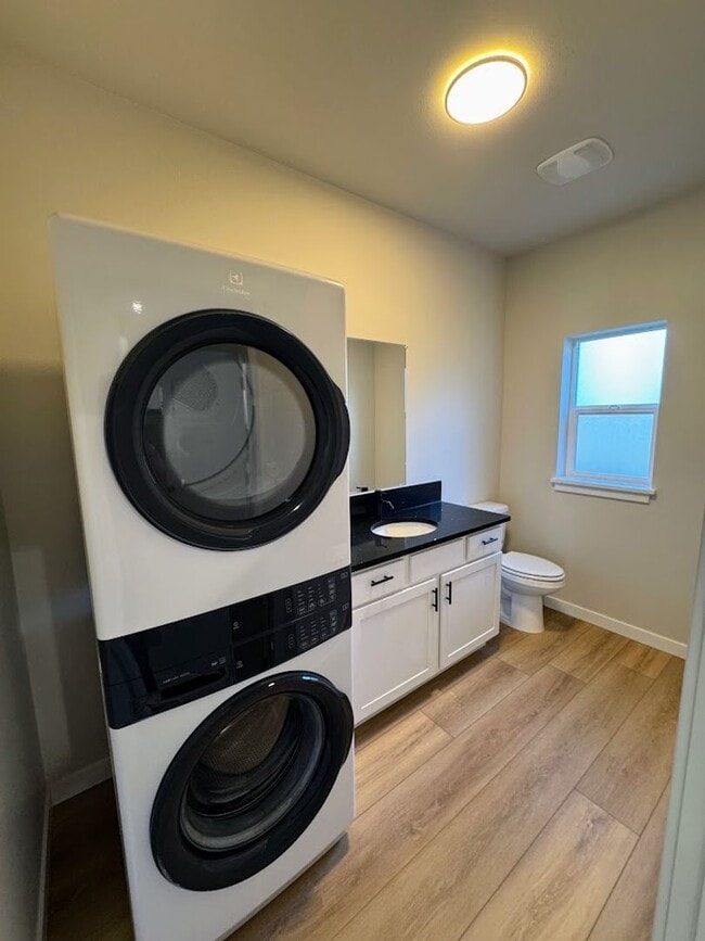 Building Photo - Newly Built 3 Bed, 2.5 Bath Cottage Homes with Washer & Dryer