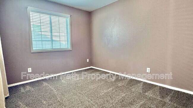 Building Photo - 13904 Cassia St