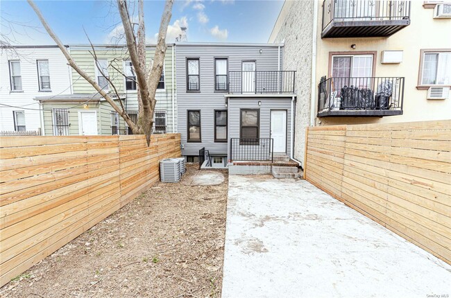 Building Photo - 282 E 38th St
