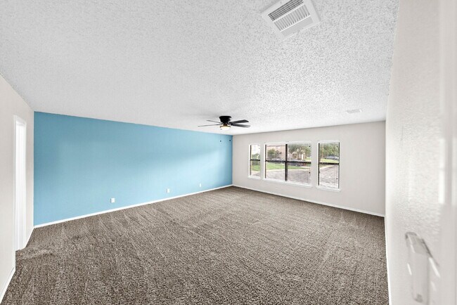 Building Photo - Spacious & Thoughtfully Updated 4-Bedroom ...