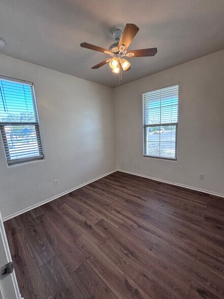 Building Photo - 6322 N 67th Ln